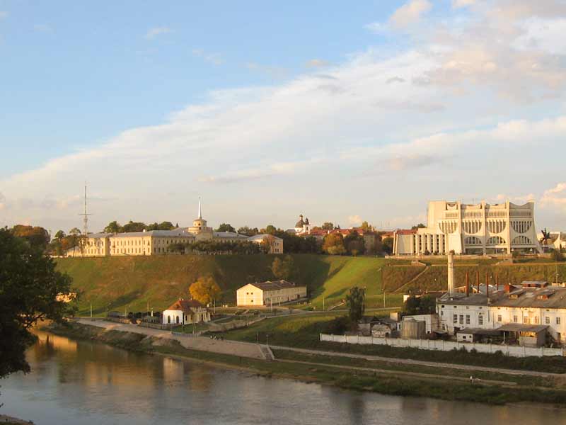 Новый замок в Гродно (слева). фотография. Картинка. Фото