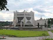Театр в Гродно. Корона Батория Фото. Картинка