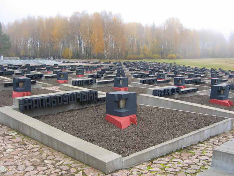 Единственное в мире «Кладбище деревень». Белорусская деревня Хатынь. Картинка. Фото