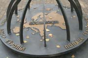 Памятный знак Центр Европы. Фото